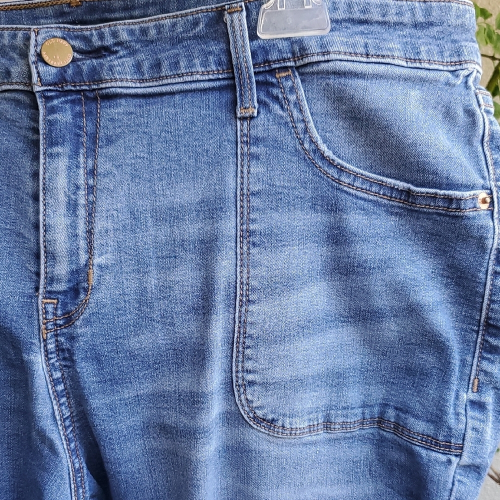 Old Navy Blue Straight Leg Jeans Timeless Style - Picture 3 of 9